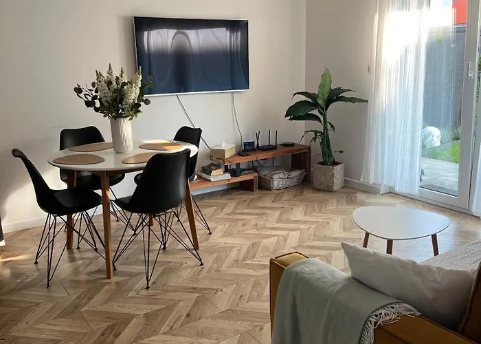 Uroczy Apartament Z Ogrodem