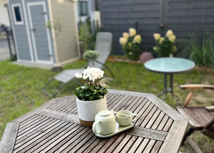 Uroczy Apartament Z Ogrodem